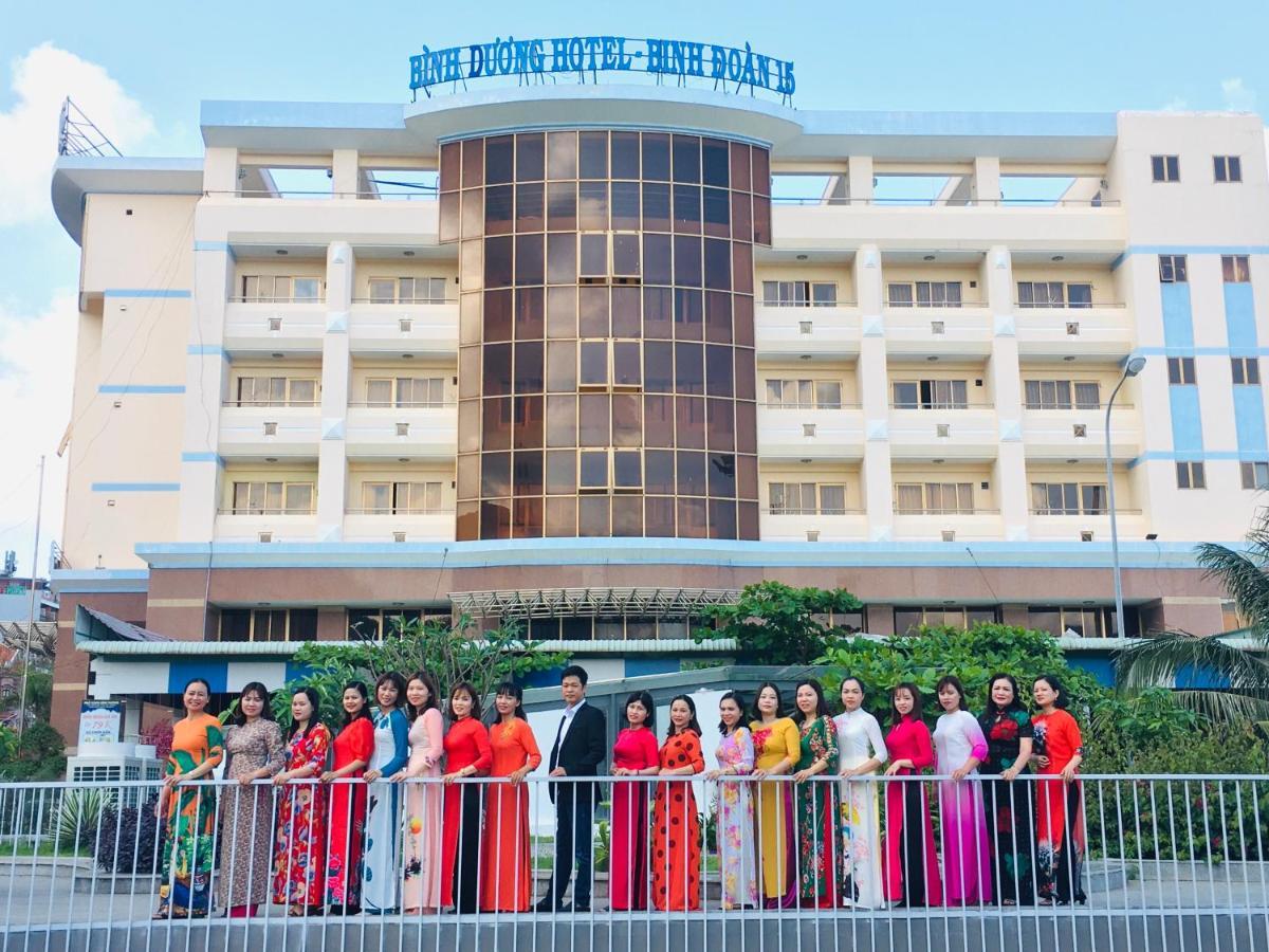 Отель Khach San Binh Duong Куинён Экстерьер фото